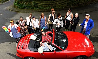 Das inklusive Tanzorchester van Schulke soll den Samstagabend zu einer Party machen. - www.neubauerphotos.com