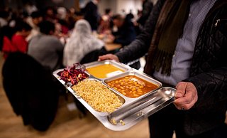 Das gemeinsame Fastenbrechen ist eine islamisch-religiöse Tradition. - dpa