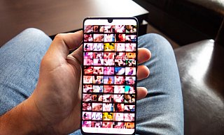 Massiv gestiegen sind die Zahlen im Bereich "Verbreiten pornografischer Schriften". Häufig handelt es sich dabei um kinderpornografische Bilder, die beispielsweise via Whatsapp-Gruppen verbreitet werden. - picture alliance / Andreas Franke