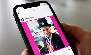 Ob im Karnevalskostüm, bei offiziellen Terminen oder mit der Familie. Landrat Ali Dogan (SPD) ist besonders bei Instagram allgegenwärtig. MT-Foto: Alex Lehn - Alex Lehn