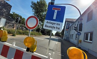 Wegen der Sperrung der Holzhauser Straße müssen auch Busse in die engen Nebenstraßen ausweichen. Dort kochen die Emotionen dann offenbar schnell über. - Gerald Dunkel