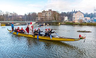 Am Nachmittag des Nikolaustages wird der Nikolaus mit seinen Engeln am Werre-Ufer am Bergertor erwartet. - Pro Herford