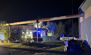 Anwohner waren auf eine massive Rauchsäule aufmerksam geworden und hatten deshalb den Notruf gewählt. - Feuerwehr Höxter