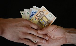 Der ehrliche Finder hat das Geld an den Besitzer zurückgegeben. - dpa/Franziska Kraufmann