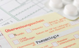 Bald auch digital: Wichtige Unterlagen wie Überweisungen oder Arztbriefe werden über die digitale Gesundheitsplattform OWL digital übermittelt. - dpa