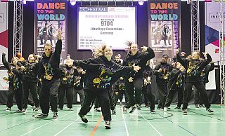 Die inklusive Tanzgruppe der Tanzschule Hull hat ihre Premiere beim Girls Snow Cup. - Tanzschule Hull