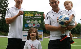 Die Jöllenbecker Organisatoren Marcel Krawczyk (l.) und Tobias Demmer mit Sohn Felix und Tochter Mia. - Bentrup