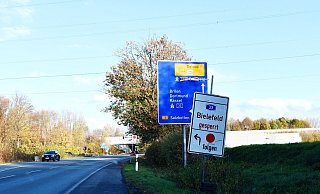 Wegen Bauarbeiten sind die Auf- und Abfahrt der A33 in Elsen derzeit noch gesperrt. - Lea Sasse