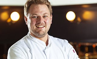 Richard Reichelt bringt eine moderne frische Küche ins Berliner Traditionslokal Lutter & Wegner, das er in „1811“ umbenannt hat. - PUTNOKI.PHOTO