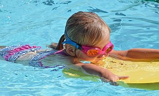 Das Bürgerbad in Lenzinghausen ist bei Erwachsenen und Kindern gleichermaßen beliebt. - Pixabay
