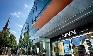 Die Modekette Sinn hat Insolvenz in Eigenverwaltung angemeldet. Der Geschäftsbetrieb an allen 36 Standorten mit insgesamt 41 Häusern und seinen 1.500 Beschäftigten soll möglichst fortgeführt werden. - Andreas Frücht Die Modekette Sinn hat Insolvenz in Eigenverwaltung angemeldet. Der Geschäftsbetrieb an allen 36 Standorten mit insgesamt 41 Häusern und seinen 1.500 Beschäftigten soll möglichst fortgeführt werden. - Andreas Frücht