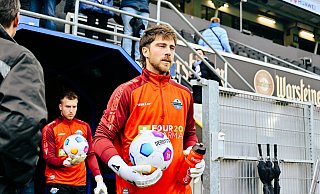 SCP-Kapitän Jannik Huth könnte seine Rolle als Paderborns Nummer eins an Pelle Boevink (hinten) verlieren. - Besim Mazhiqi