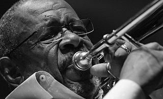 Fred Wesley kommt am 20. Mai mit seiner Band ins „Wohnzimmer“. - Musik Kontor
