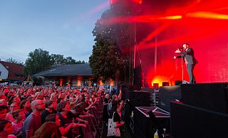Die Open-Air-Konzerte an der Dreckburg kommen beim Publikum gut an - wie Nico Santos im Sommer 2023. - Niklas Tüns