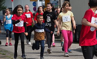 Beim Sponsorenlauf des Fördervereins gingen 160 Kinder an den Start und gaben ihr Bestes. - Imme Lohmeyer-Lorek
