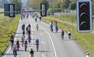 Wenn sich Radfahrer, Skater und Fußgänger die B61 zwischen Herford und Bielefeld erobern, ist der Aktionstag "Ohne Auto mobil". - Ralf Bittner