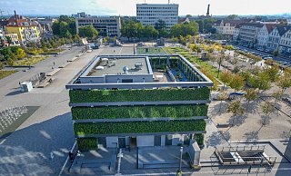 Für Floraian Mausbach ist der Kesselbrink ein großer Kinderspielplatz, für Herbert Jaspert könnte er mit einer Bebauung Siegfriedplatz-Qualität erlangen. - Foto: Andreas Zobe/NW