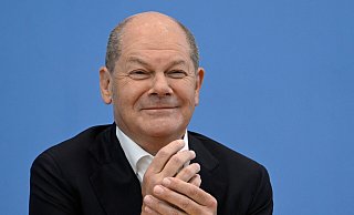 Nach zehn Minuten "Jingle Bells" sagte Kanzler Olaf Scholz: "Jetzt sind alle ganz still und derjenige oder diejenige wird erwischt." - TOBIAS SCHWARZ
