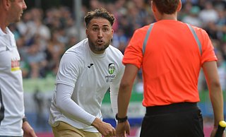 FC Güterslohs Trainer Julian Hesse musste drei Niederlagen in drei Spielen einstecken. - Jens Dünhölter