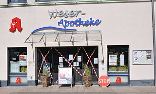 Der Eingang zur Apotheke bleibt am Protesttag verschlossen. - Manfred Bues