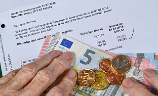 Mit dem neuen Rentenpaket soll es eine deutliche Rentenanpassung geben. - picture alliance / Bildagentur-online/Joko