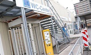 Das WC-Center von Hering Sanikonzept in Containern am Paderborner Hauptbahnhof. - Holger Kosbab