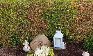 Auf dem Friedhof in Hiddenhausen ist eine Grablaterne gestohlen worden. - Smbolfoto: Nolting