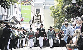 Beim Schützenfest in Höxter marschiert die Schützengilde wieder durch die Stadt – und feiert an einem anderen Ort. - David Schellenberg