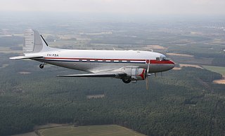 Die DC-3 "Royal Dakota" kommt aus Amsterdam nach Paderborn. - DDA Classic Airlines