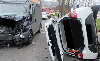 Die Fahrzeuge prallten frontal aufeinander. - Polizei Minden-Lübbecke