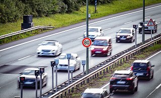 Die Technik des stationären Blitzers auf dem Ostwestfalendamm soll schon bald komplett umgestellt werden. - Mike-Dennis Müller / www.mdm.photo