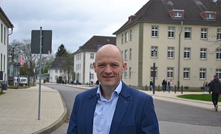 Geschäftsführer der Stadtentwicklungsgesellschaft der Hansestadt Herford (SEH) Marcel Haselof auf dem Bildungscampus. - Susanne Blersch