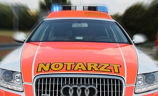 Nachdem sich ein junger Mann bei einem Unfall bei Warburg-Germete schwer verletzt hatte, wurde er in ein Krankenhaus gebracht. - Symbolbild: David Schellenberg