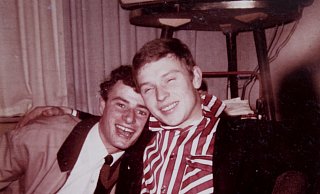 Mitte der 1960er Jahre: Hans-Hermann Kotowski (rechts) und Klaus Rosenkötter. Feiner Zwirn und auch eine Krawatte gehörten zum guten Ton. - Liverpool-Club