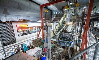 Ein Blick unter die Erde zeigt den Umfang der Reparaturen. - Sarah Jonek Fotografie