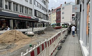 An einigen Stellen der Baustelle am Gehrenberg wird es für Passanten eng. - Benedikt Riemer