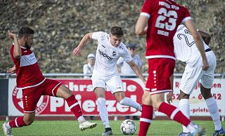 Fynn Mewes (Mitte) traf in Peckeloh zum zwischenzeitlichen Ausgleich für den SV Rödinghausen II. - Joel Beinke