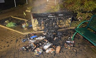 Die Feuerwehr musste die Brände löschen und konnte so offenbar Schlimmeres verhindern. - Polizei Herford