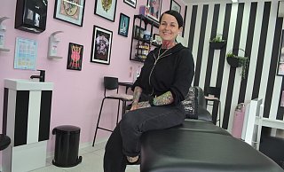 Sina Kizmiaz in ihrem neuen Tattoo-Studio. - Peter Heidbrink