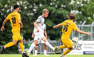Heimniederlage: Die Rödinghauser mit Marco Hober unterlagen dem KFC Uerdingen mit 1:2. - Joel Beinke