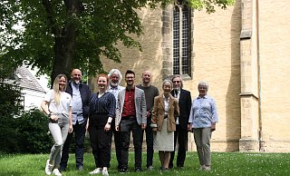 Presbyterin Käti Leimann (von rechts), Christoph und Kumiko Ogawa-Müller teilten jetzt Neuigkeiten zum Forum Mathilde mit und stellten Stefan Möhrke, Daniel Anselm, Reinhard Hoffmann, Sara-Florentine Milcent, Martin Görlich und Charlene Janzen als Teil des Ensembles vor. - Britta Bohnenkamp-Schmidt
