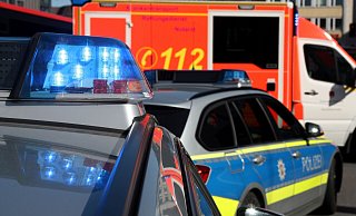 Die Polizei ermittelt, nachdem Unbekannte ausgerechnet in einen Rettungswagen eingebrochen sind. - Symbolfoto: Jens Reichenbach