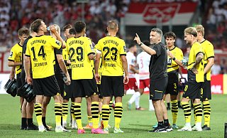 Jan Zimmermann (schwarzes T-Shirt) gibt seit Februar 2023 die Anweisungen bei Borussia Dortmund II. - IMAGO/Thomas Bielefeld Jan Zimmermann (schwarzes T-Shirt) gibt seit Februar 2023 die Anweisungen bei Borussia Dortmund II. - IMAGO/Thomas Bielefeld