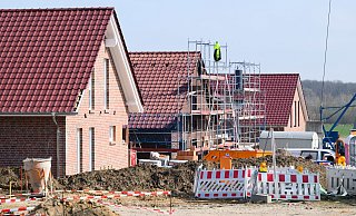 Symbolbild: Derzeit geht die Zahl der Neubauten im Kreisgebiet zurück. - Dpa