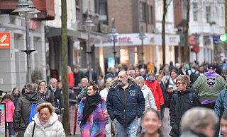 Nach dem der Dauerregen sich gegen 15 Uhr eine Verschnaufpause gönnte, kam doch noch so etwas wie Shoppingfieber auf. - Jens Dünhölter