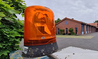 Die Rietberger Feuerwehr – hier das Gerätehaus am Torfweg – kann sich das Ausrücken zu den Einsätzen nicht aussuchen. Jedes Auslösen einer Brandmeldeanlage ist von den freiwilligen Feuerwehrleuten als Notruf zu werten egal ob Tag oder Nacht. - Birgit Vredenburg