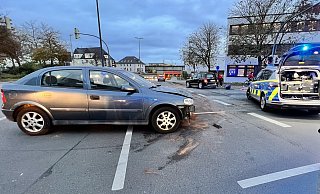 Aufgrund des Unfalls kam es zu Behinderungen im Kreuzungsbereich Friedrich-Ebert-Straße/Kaiserstraße. - Thorsten Heß