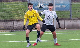 Milos Zivic (l.) aus der C des VfR Wellensiek erzielte gegen Greven das entscheidende Tor zum 1:0 durch einen Freistoß. - Andreas Zobe