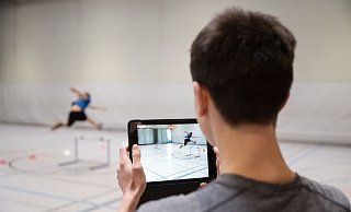 Die Schülerinnen und Schüler in Paderborn können sich für eine Bewegungsanalyse filmen. - picture alliance/dpa Die Schülerinnen und Schüler in Paderborn können sich für eine Bewegungsanalyse filmen. - picture alliance/dpa
