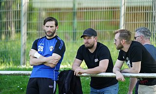 Neuer Sportlicher Leiter: Anton Safonov (Mitte) beobachtet hier das Speil des SC Herford gegen SuS Neuenkirchen. - Yvonne Gottschlich
